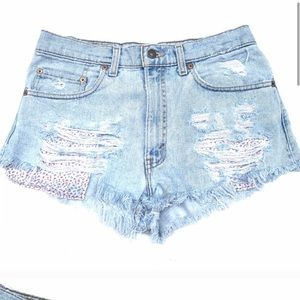 Levi’s 550 Frayed Hem Shorts